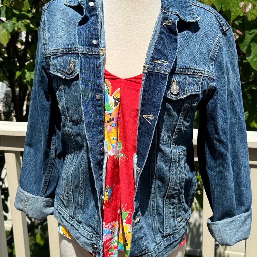 Gap Stylish Denim Jacket Size Small EUC